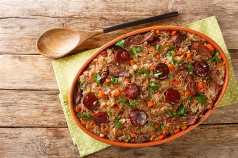  Carne de Pato Seca com Massa de Arroz: Uma Sinfonia Picante de Sabores que Explodem na Boca!